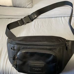 Men’s Coach bum bag black.